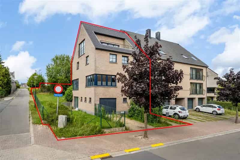 Ruime Bel-Etage te huur in Wemmel met Tuin en Garage