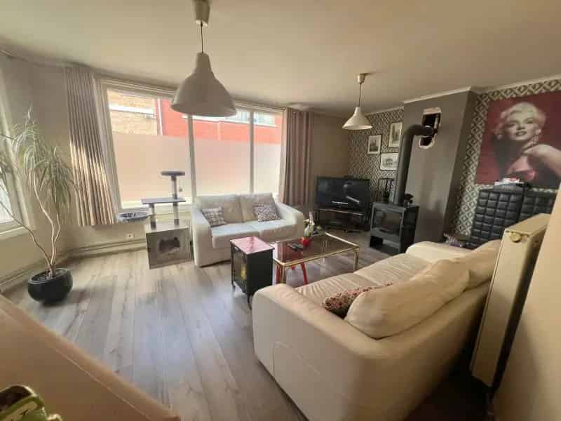 Huis te huur met 3 garages en 2 slaapkamers