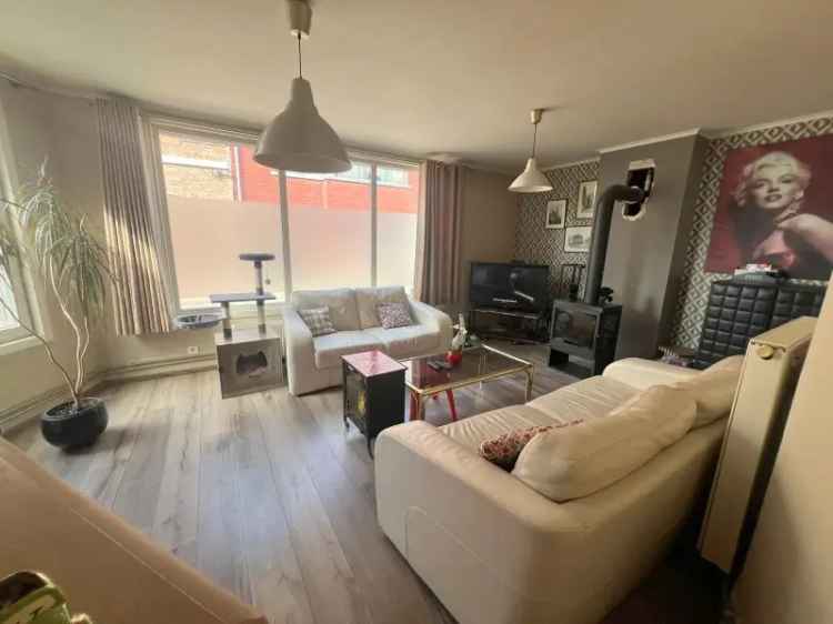 Huis te huur met 3 garages en 2 slaapkamers
