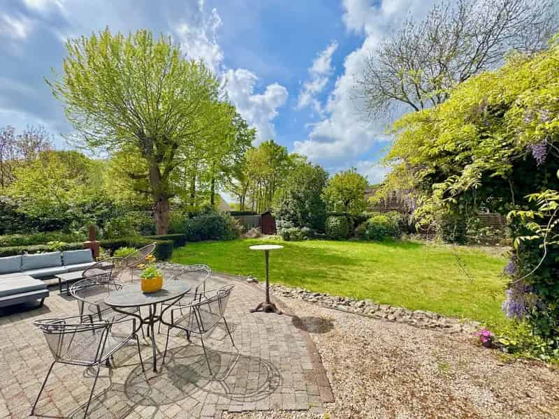 Statige Villa te Koop in Ertvelde Nabij Lembeekse Bossen