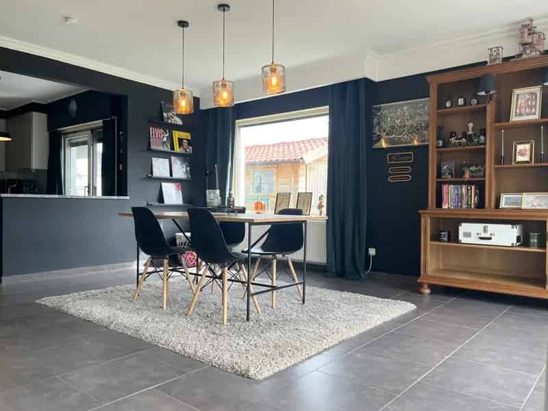 Gelijkvloerse woning te Male met garage en tuin
