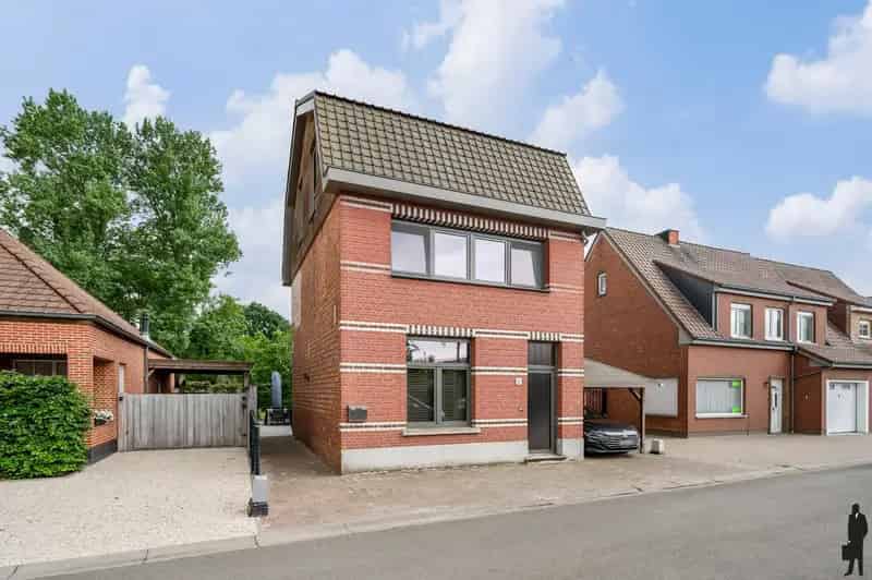Gerenoveerde woning te Kalmthout - Instapklaar met tuin en zonnepanelen