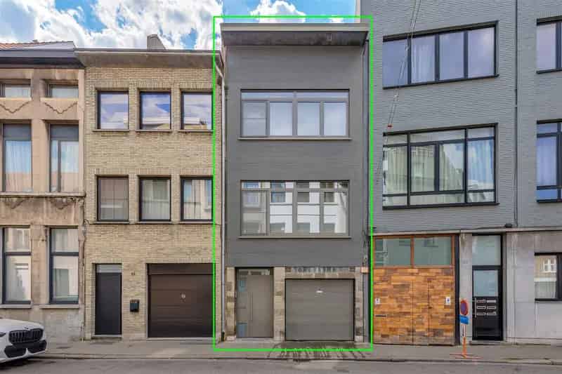 Huis te koop Antwerpen Centrum: Instapklare Bel-Etage met Garage