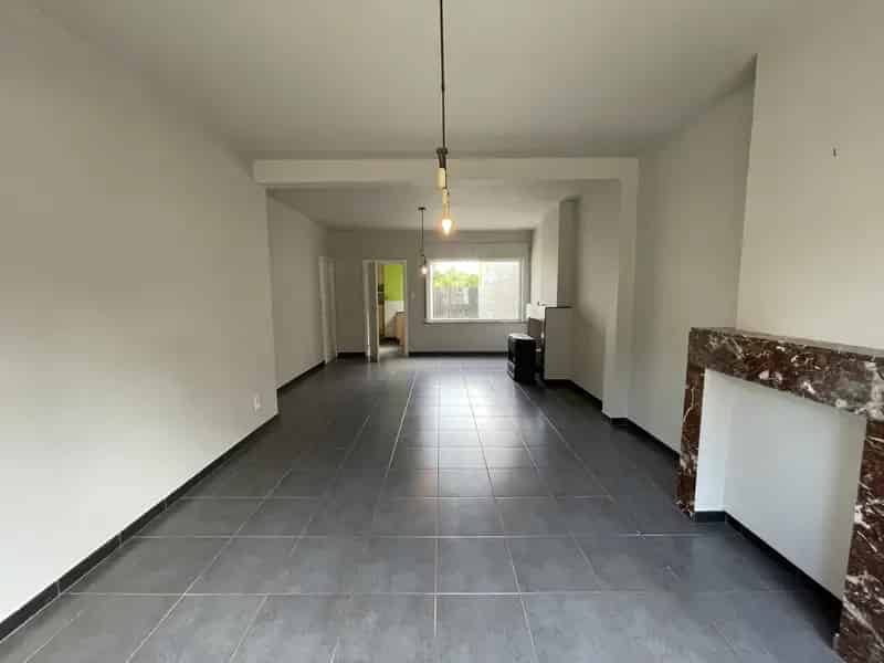 Ruime Rijwoning Lede Nabij Dorpskern en Station