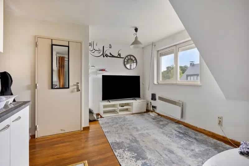 Studio te OLV Olen met aparte slaapkamer terras en autostaanplaats