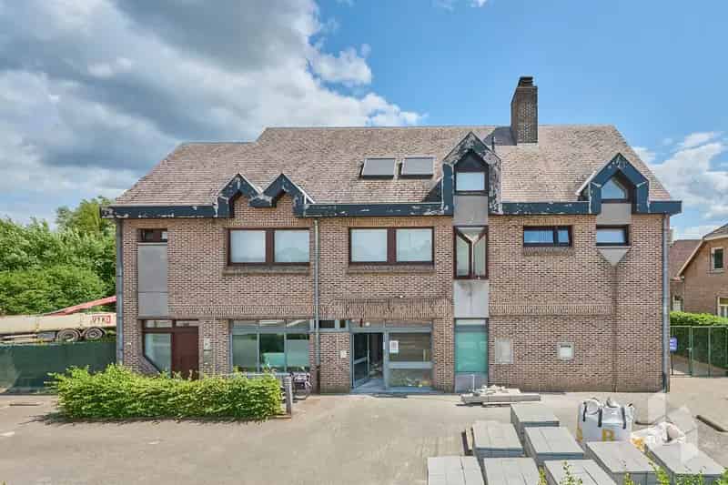 Ruim Appartement 4 slaapkamers Terras Tuin Garage Hasselt Eindhoven