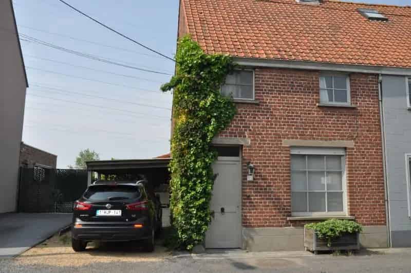 Charmante woning met 2 slaapkamers en ruime tuin.