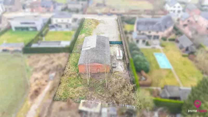 Ruime Bouwgrond met Magazijn te Zonhoven