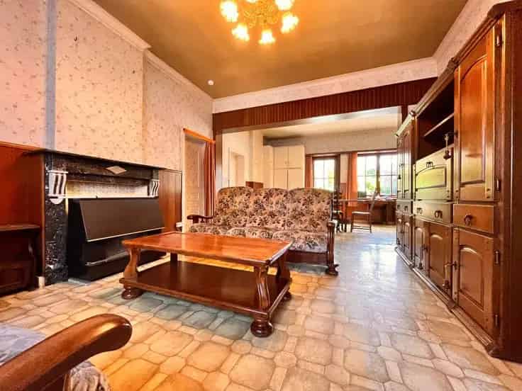 Huis Te Koop Te renoveren woning 6 slaapkamers Grote Tuin