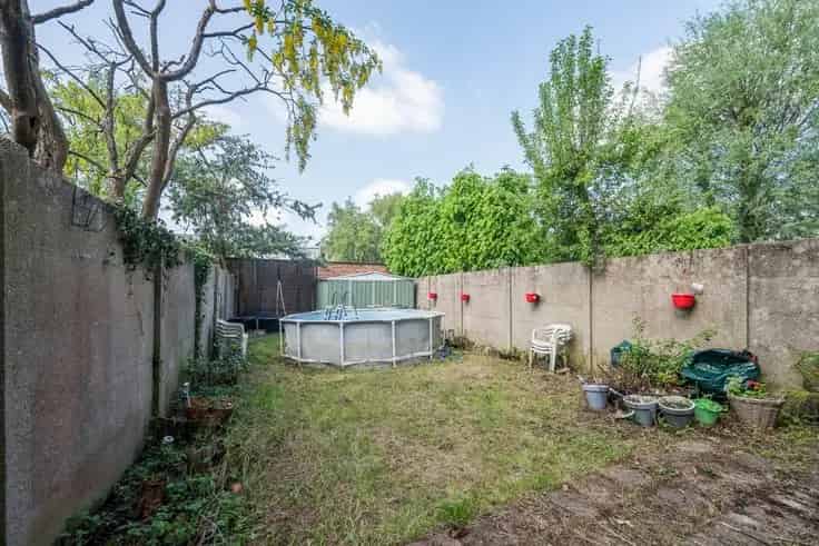 Te renoveren gelijkvloersappartement met tuin