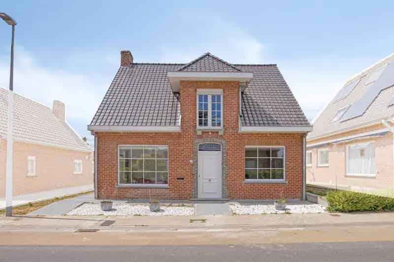 5 Slaapkamers Huis te Koop Reningelst - Moderne Keuken - Gerenoveerd