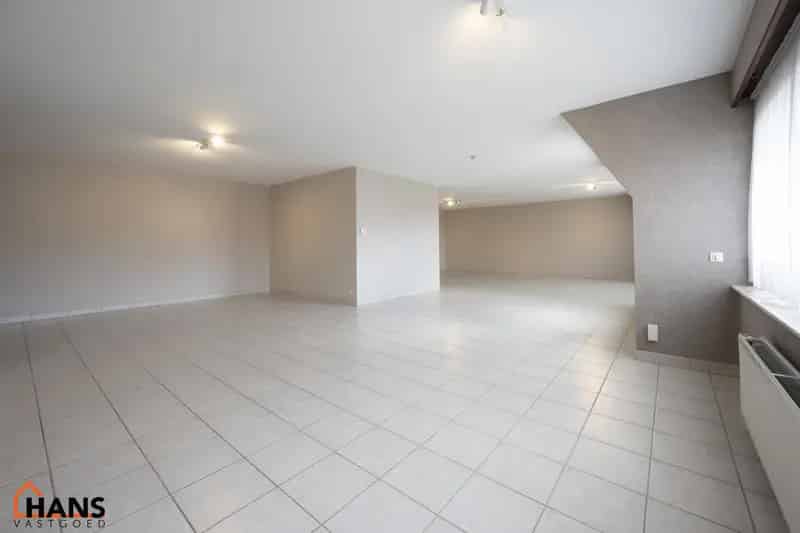 Penthouse te Mortsel 2 slaapkamers 2 badkamers terras garage