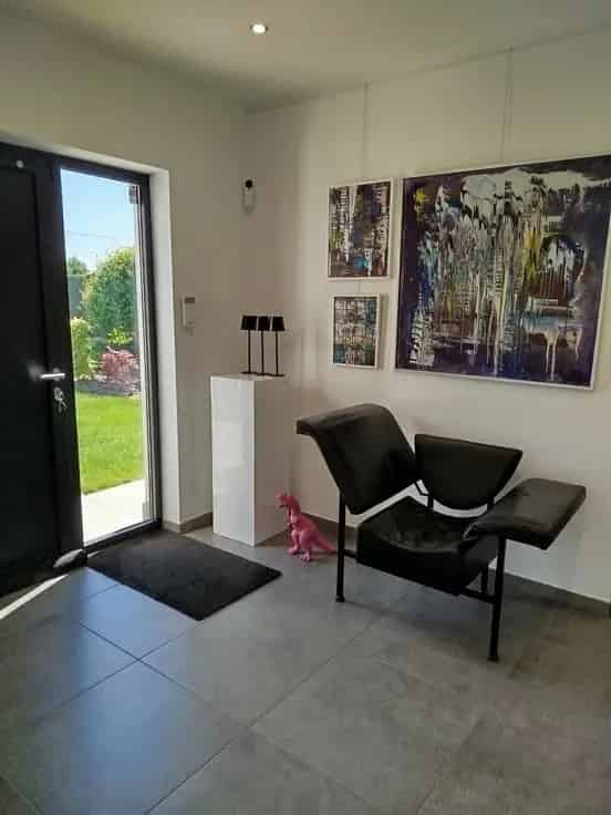 Moderne Villa Te Koop met Zwembad en Grote Tuin