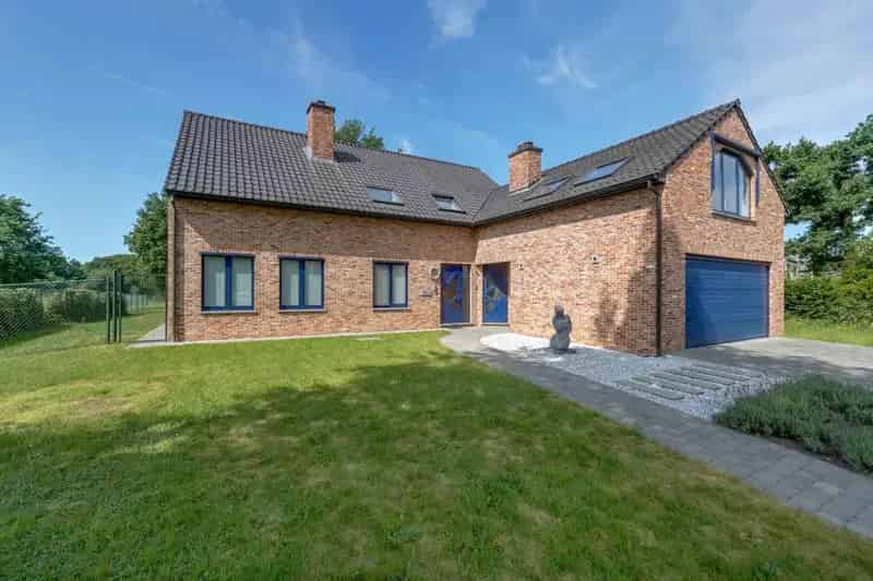 Huis te huur: 5 slaapkamers, 2 ingangen, dubbele garage, groen uitzicht