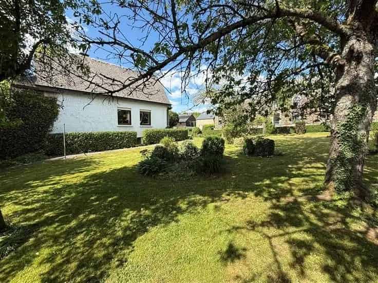 Huis te Koop Marcourt: 4 slaapkamers, 2 garages, grote tuin