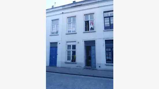 Huis te koop in centrum Brugge met 2 slaapkamers en centrale ligging