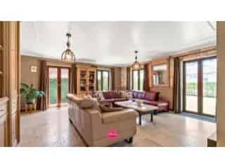 Huis te koop Zutendaal - 5 slaapkamers, grote tuin, toplocatie