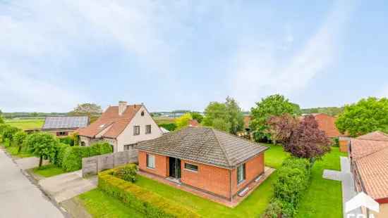 Charmante bungalow met grote tuin te Jabbeke