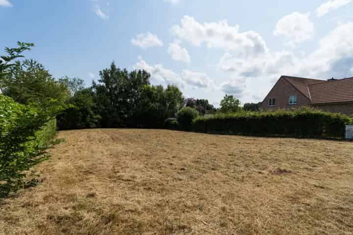 Bouwkavel Waterloo 11 are 83 ca Zuid-Zuidoost