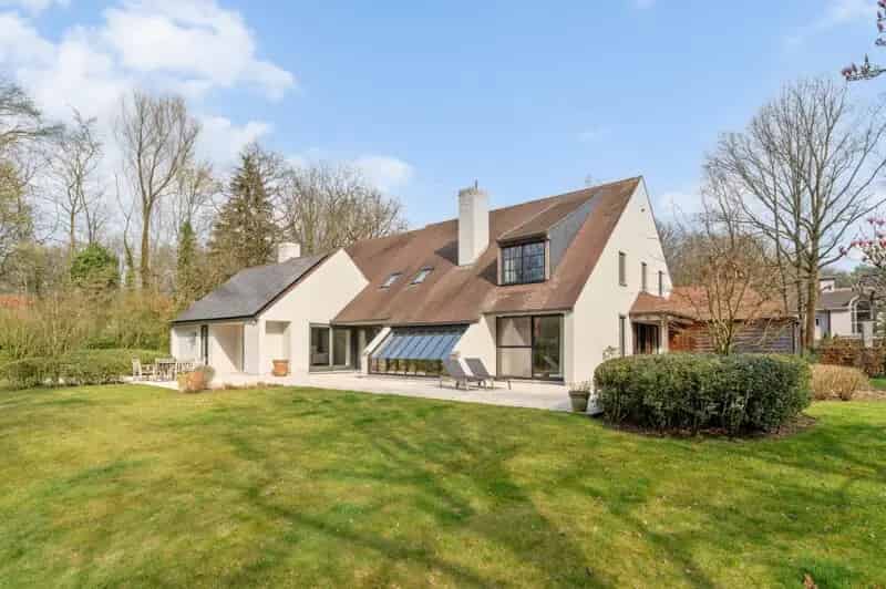 Villa Te Rijkevorsel: Luxe gerenoveerde villa met zwembad en weiland