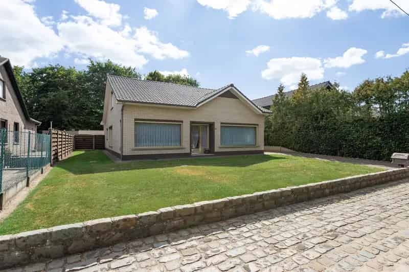 Laagbouwwoning op perceel van 1060 m²