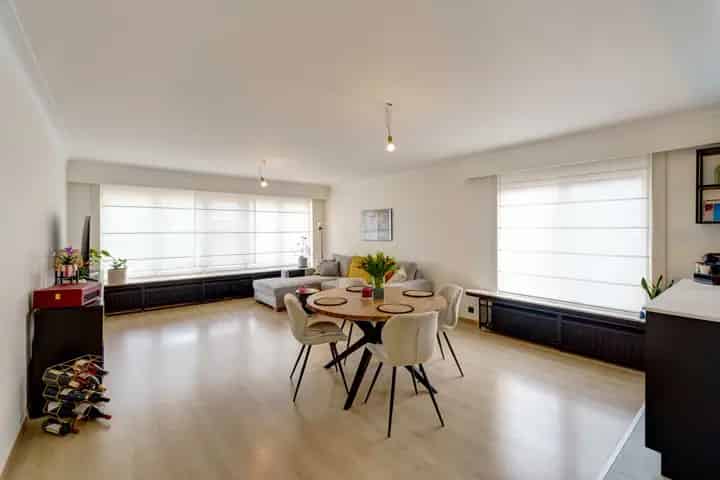 Lichtrijk hoekappartement 2 slaapkamers Wijnegem