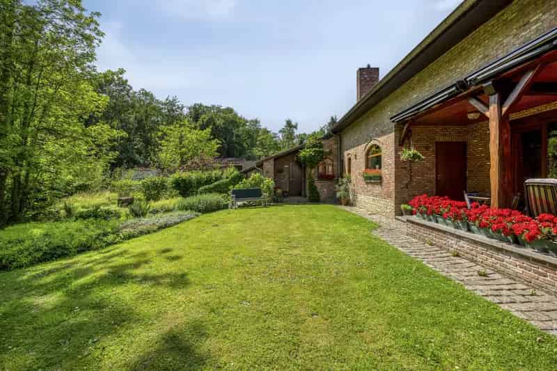 Authentieke Villa te Huur Nabij Torfbroek