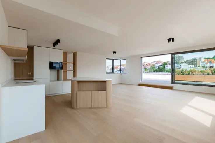 Penthouse te Koop Ukkel 2 Slaapkamers  Nabij Parvis St Pierre