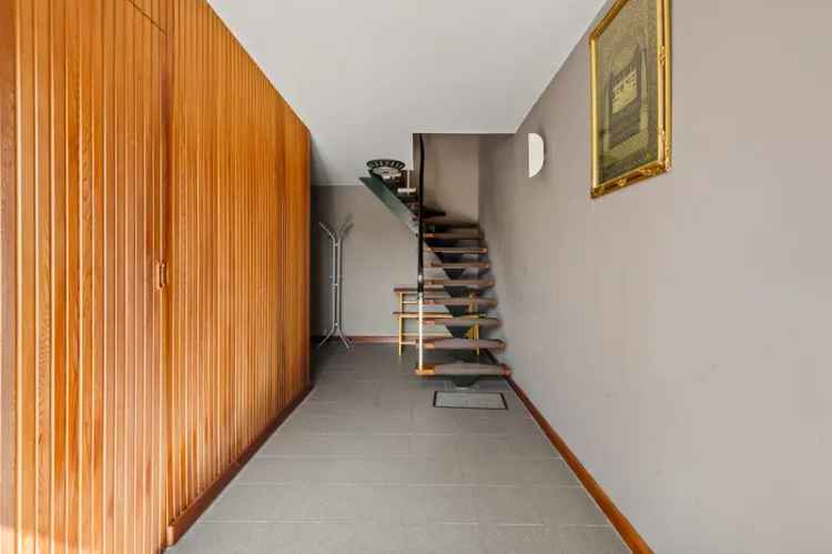Huis te huur: Ruime gezinswoning 490m² met garage en 3 slaapkamers