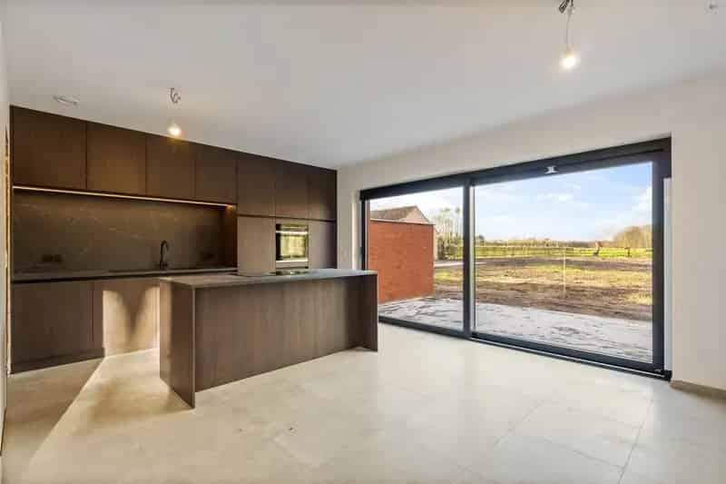 Halfopen Bebouwing 768m²