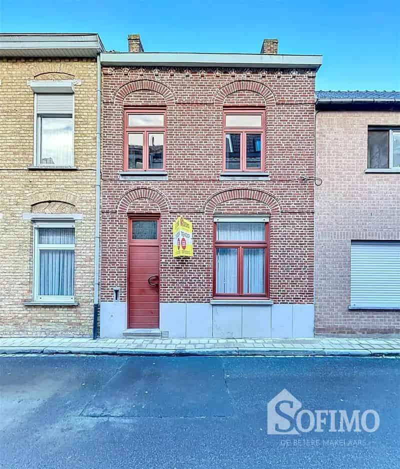 Huis te koop Ieper Centrum: 4 slaapkamers, stadskoer