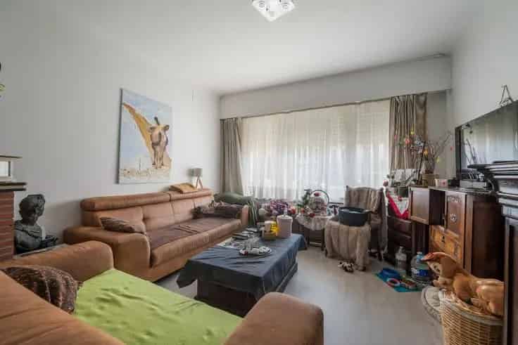 Te renoveren gelijkvloersappartement met tuin