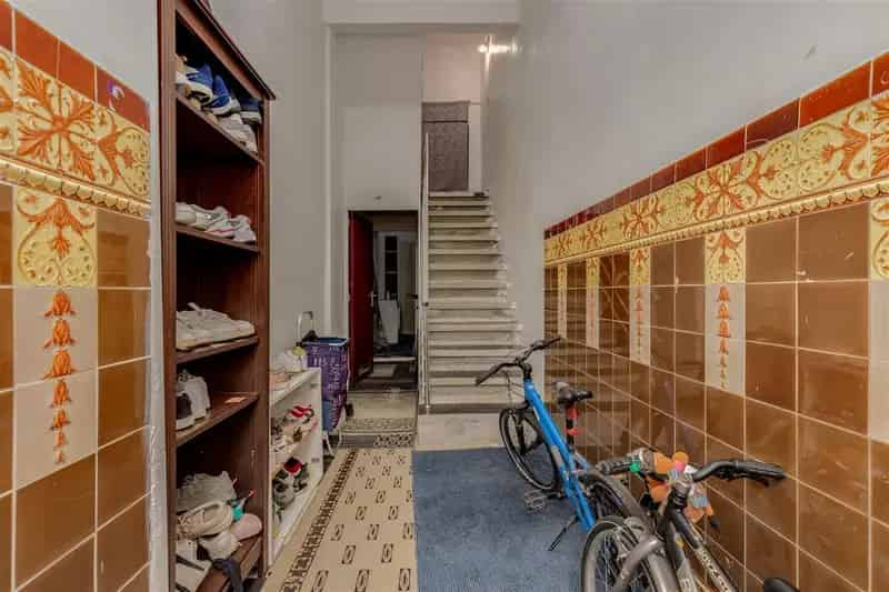 Huis te Koop Berchem: Charmante Hoekwoning Nabij Station
