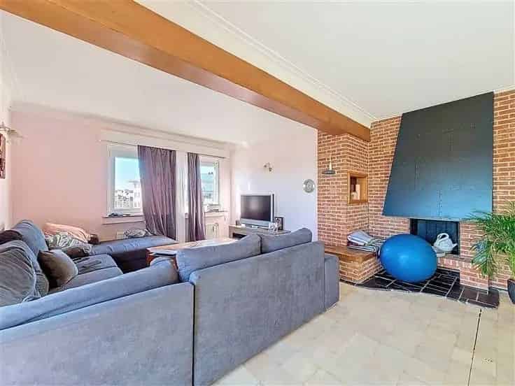 Appartement te koop te renoveren 3 slaapkamers 100m2 terras Zuid