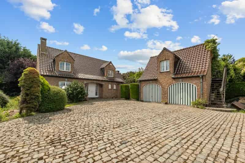 Charmante villa 4 slaapkamers grote tuin 2 garages