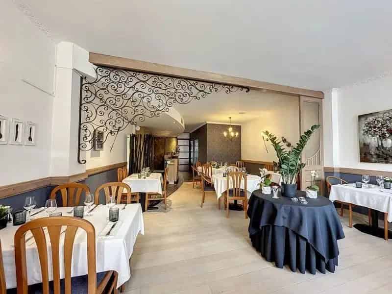 Handelspand Mol-Gompel: Frituur Restaurant Feestzaal Appartement 400m²