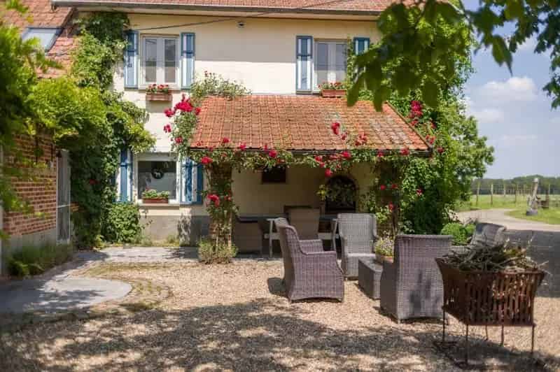 Landhuis met Paardenaccommodatie en Kantoor Te Heusden-Zolder