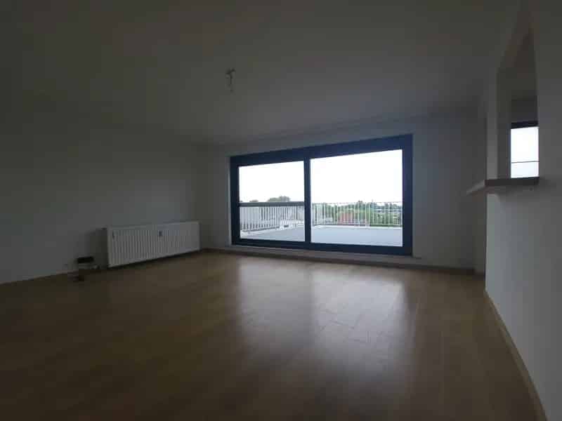 Appartement te koop Deinze: Lichtrijk appartement met terras
