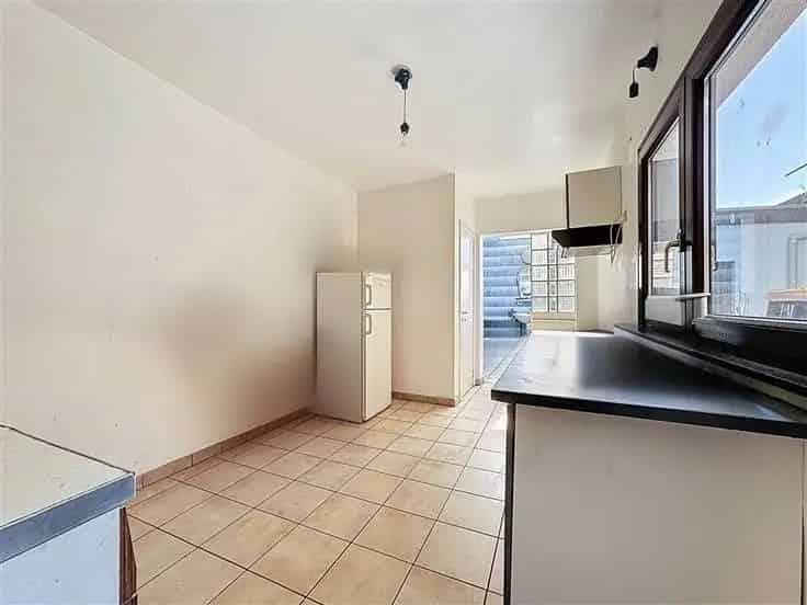 Huis Te Koop: 2 slaapkamers, Tuin, Hangar, Dubbele Beglazing