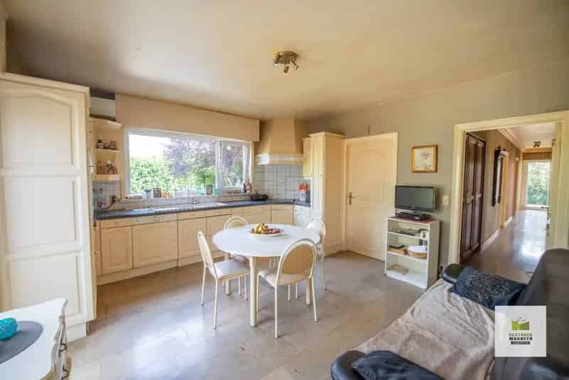 Villa met Weide en Akkerland te Koop