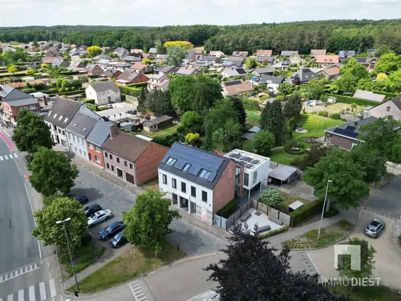 Handelspand met Luxe Woonst: Wonen en Werken Gecombineerd