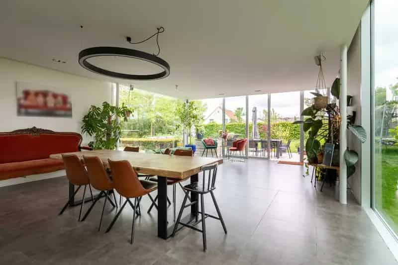 Huis te koop: Recente villa met 5 slaapkamers en praktijkruimte nabij Brugge