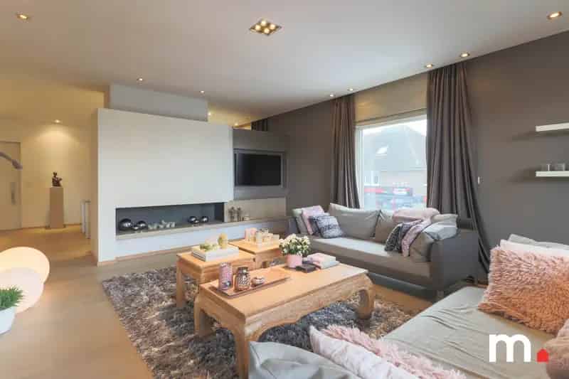 Huis te Koop in Heule: Woning met Handelspand