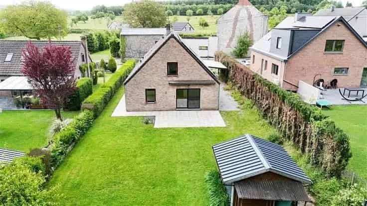 Huis Te Koop: Gezinswoning met Tuin en Garage