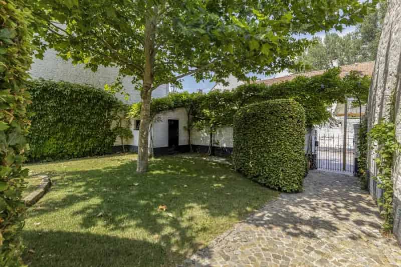 Huis te koop Damme: 3 slaapkamers, 2 badkamers, garage, stadstuin