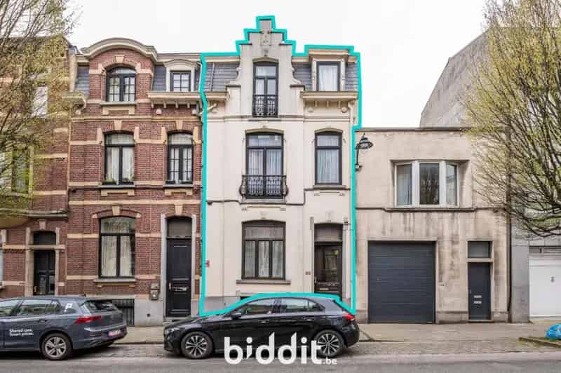 Woonhuis met 4 Appartementen te Koop