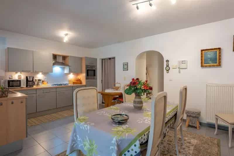 Gelijkvloersappartement met garage te koop