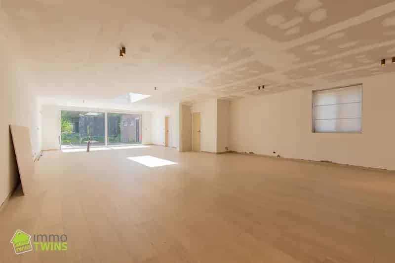 Ruime 3 Slaapkamer Huis te Koop Lokeren