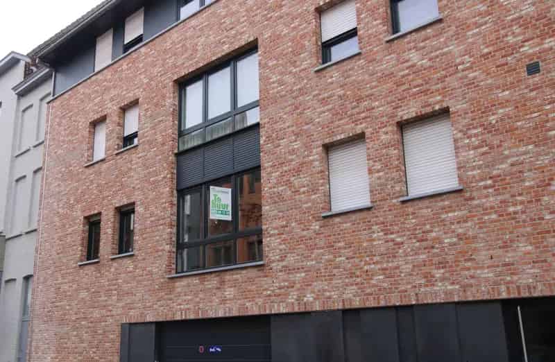 Appartement te koop Roeselare: 2 slaapkamers, terras, autostaanplaats
