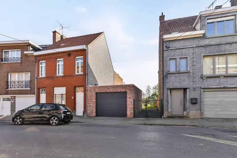 Ruime garage 454m2
